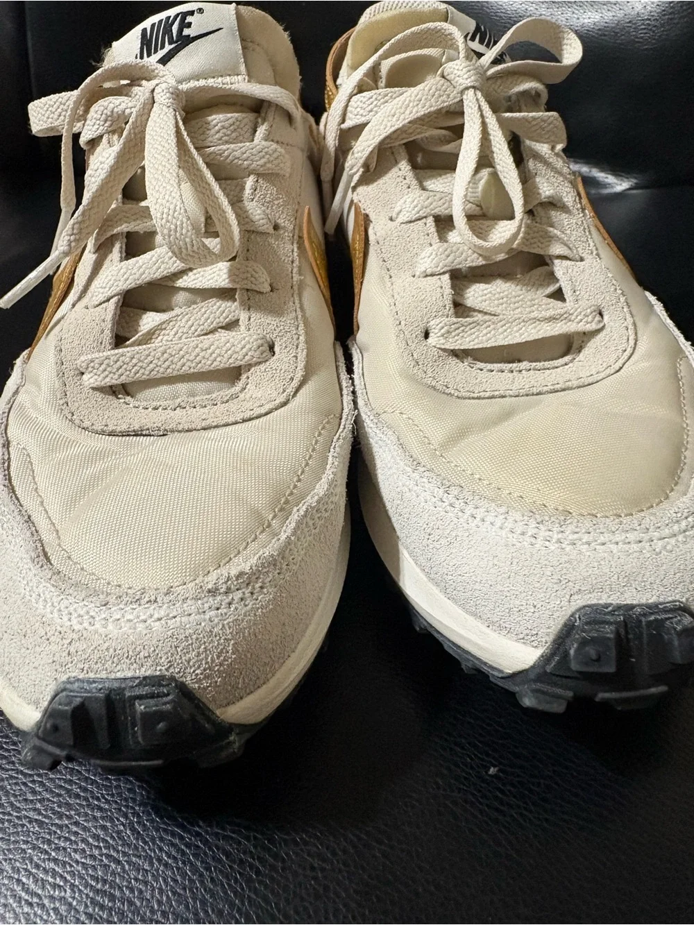 Nike 1972 Women's Cream Sneakers with Gold Swoosh size: 8